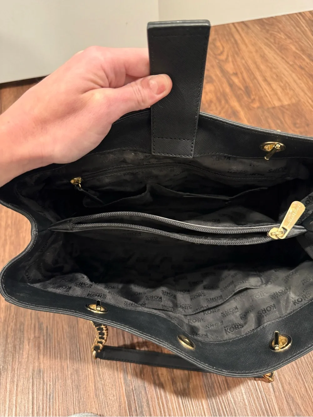 Authentic Michael Kors Susannah tote- black with Pom Pom charm - Picture 9 of 15
